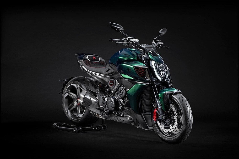 Ducati e Bentley: due serie davvero speciali per la Diavel V4